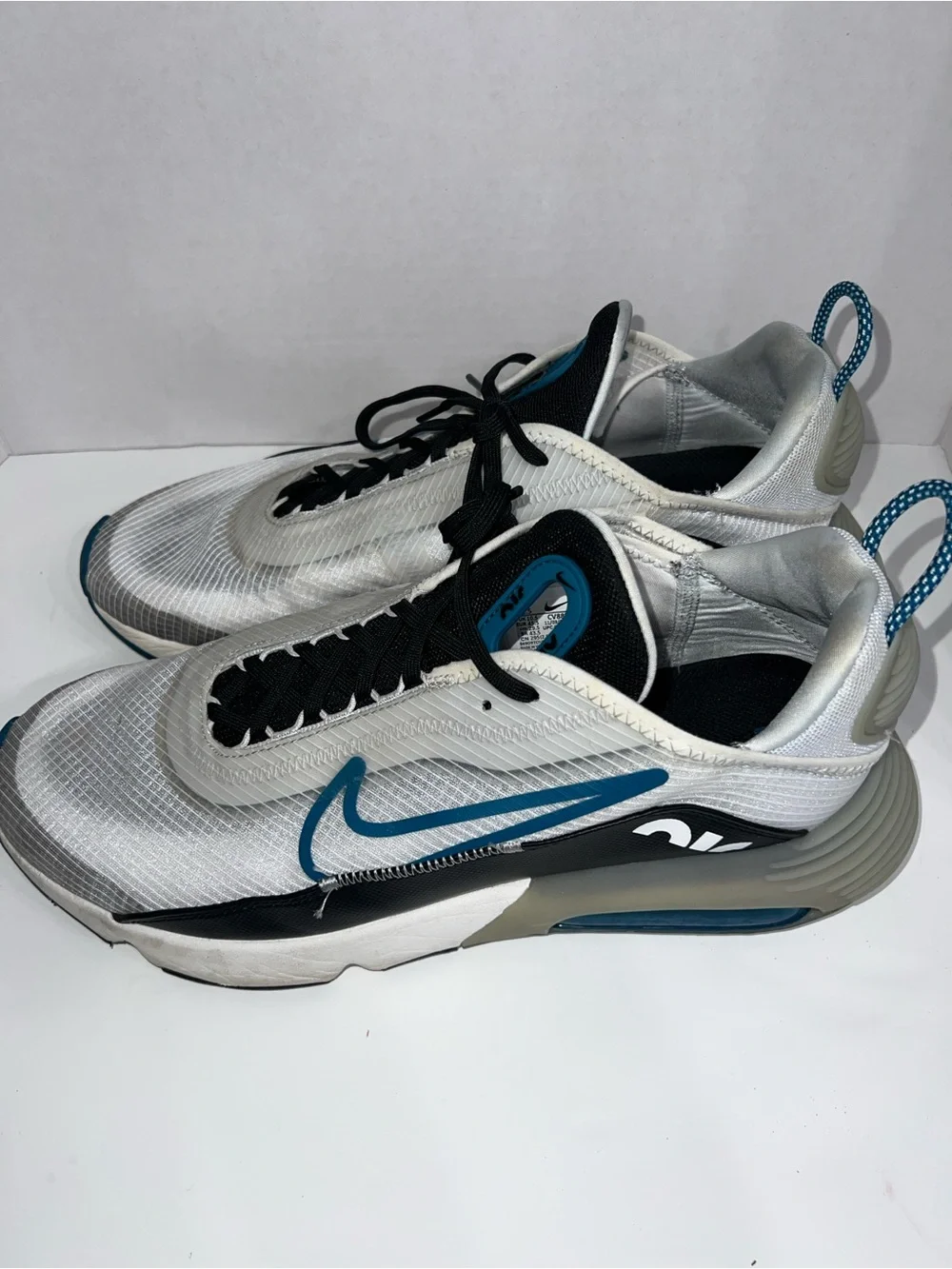 Nike Men's White and Blue Low-Top Athletic Sneakers - Nike AirMax 2090